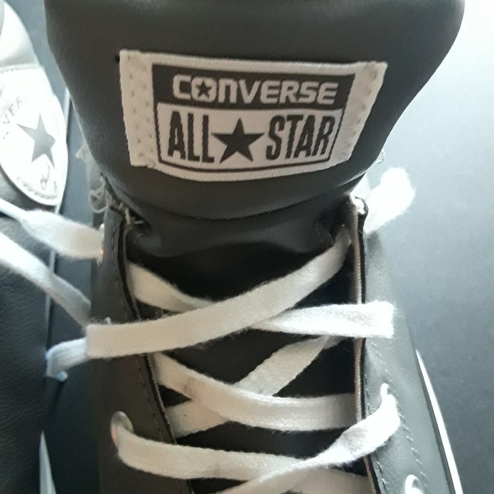 Converse leather grey shoes
